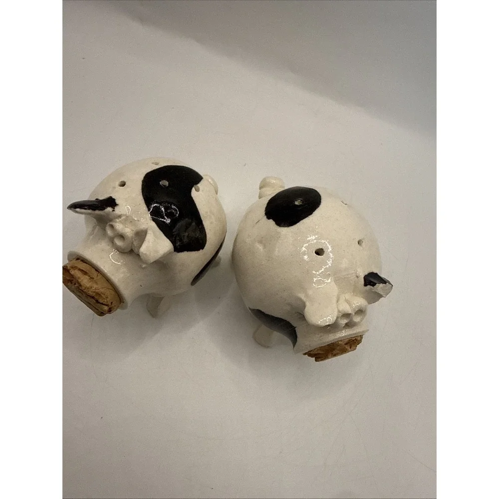 Vintage Folk Art Pottery Spotted Pig Salt‎ & Pepper Shakers Cork For Snout